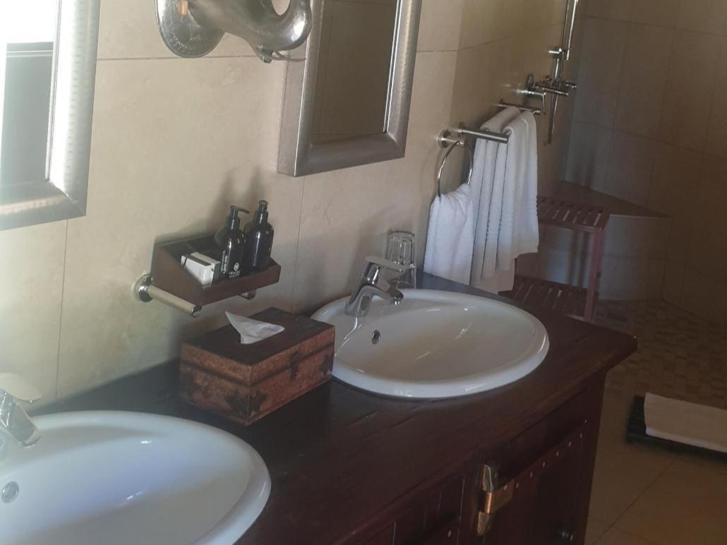 La Rochelle Lodge Namibia ツメブ エクステリア 写真